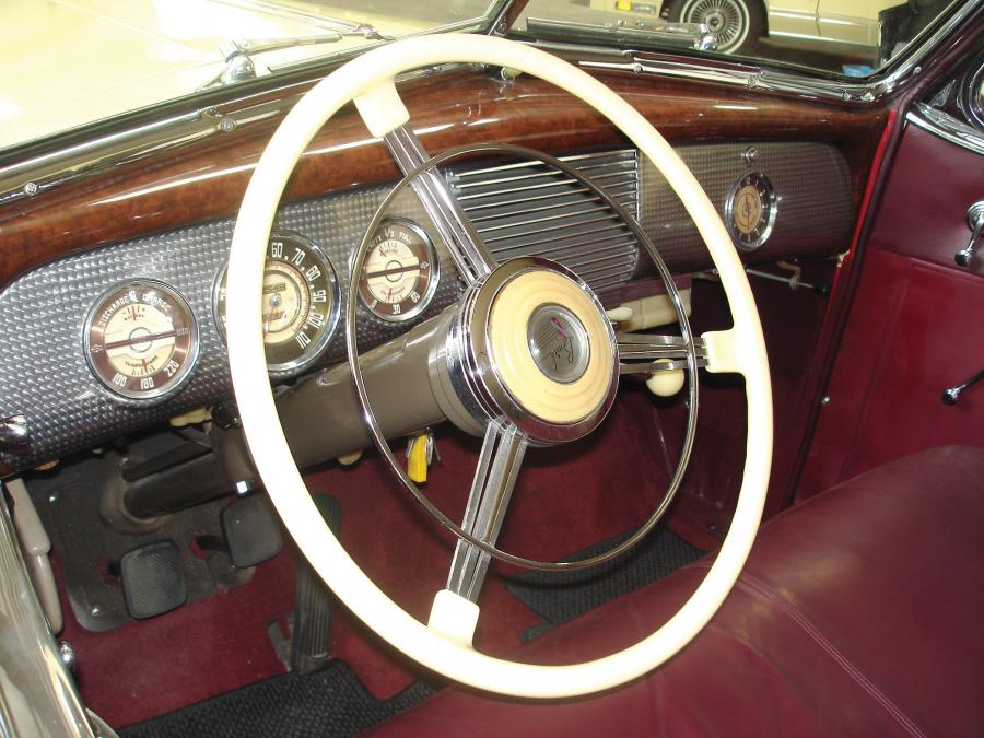  Buick Limited Model 81C Fastback Convertible Phaeton 1940 года  (фото 4 из 7)